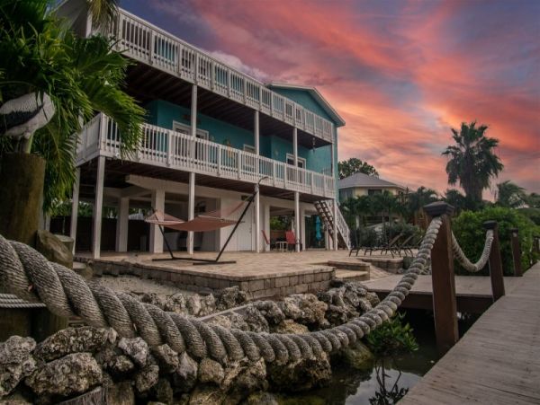 Marathon 7 bed/5 bath Vacation Home Pool, Hot Tub & Dockage