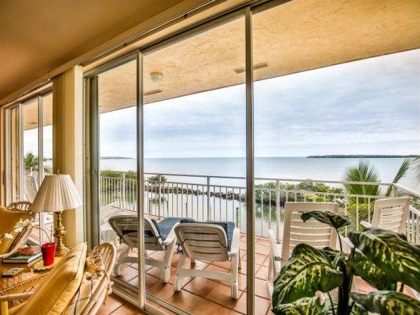 Oceanfront Vacation Penthouse in Layton 3 Bedroom