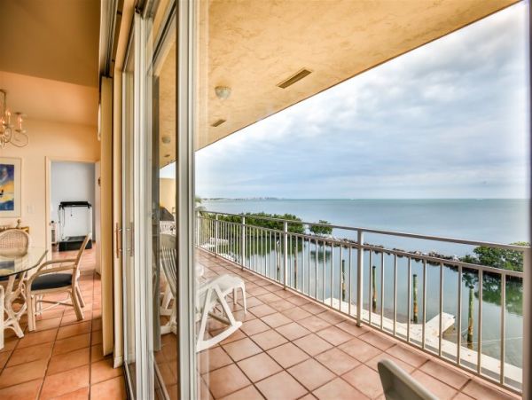Oceanfront Vacation Penthouse in Layton 3 Bedroom