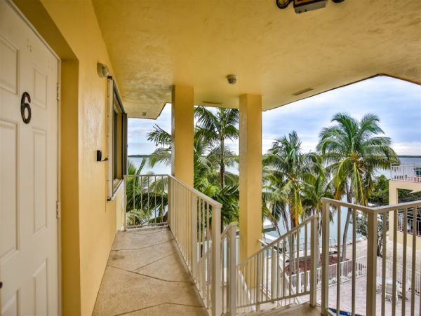 Oceanfront Vacation Penthouse in Layton 3 Bedroom