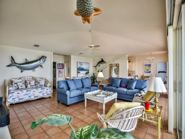 Oceanfront Vacation Penthouse in Layton 3 Bedroom