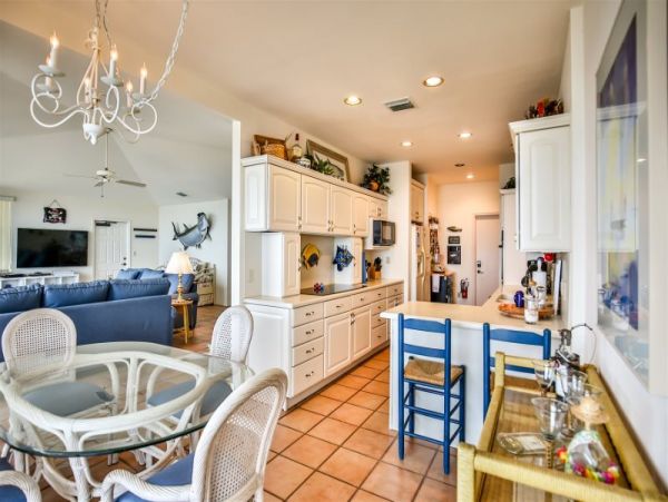 Oceanfront Vacation Penthouse in Layton 3 Bedroom