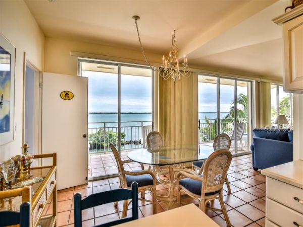 Oceanfront Vacation Penthouse in Layton 3 Bedroom