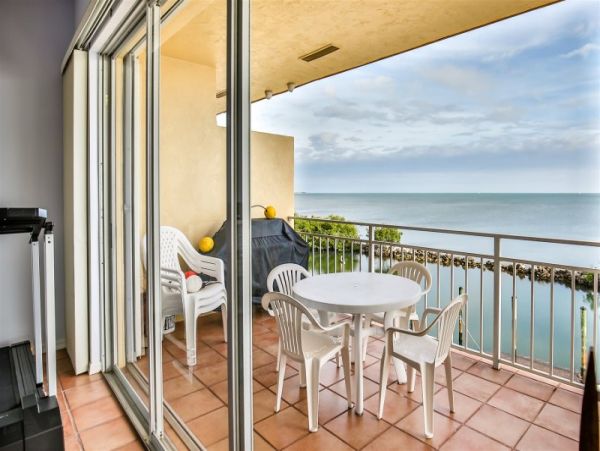 Oceanfront Vacation Penthouse in Layton 3 Bedroom