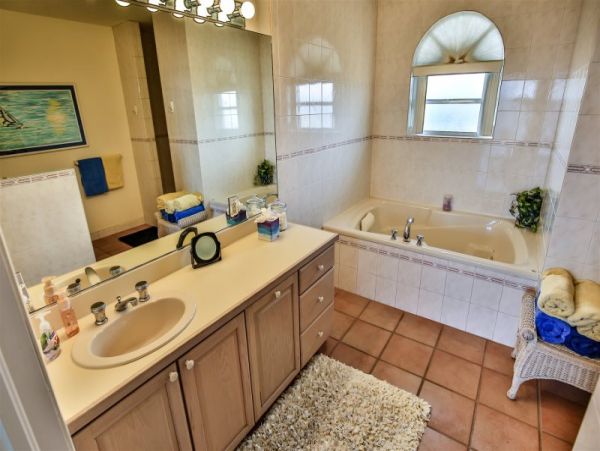 Oceanfront Vacation Penthouse in Layton 3 Bedroom