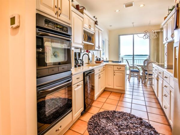 Oceanfront Vacation Penthouse in Layton 3 Bedroom