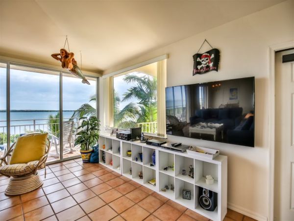 Oceanfront Vacation Penthouse in Layton 3 Bedroom
