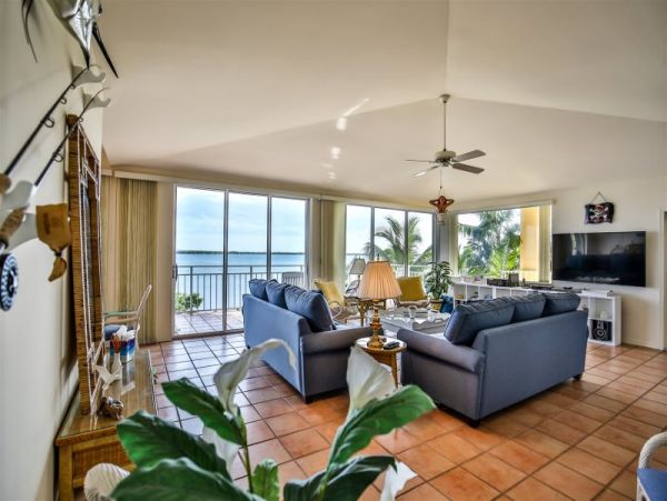 Oceanfront Vacation Penthouse in Layton 3 Bedroom