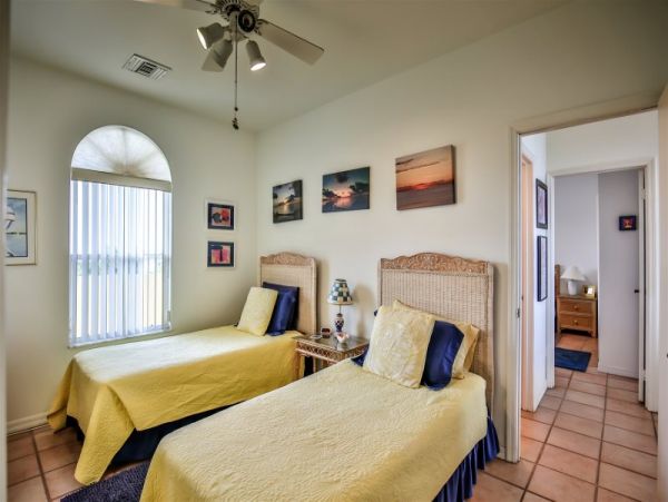 Oceanfront Vacation Penthouse in Layton 3 Bedroom