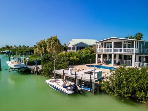 3 Bedroom Home with Private Pool, Spa & Dockage in Marathon