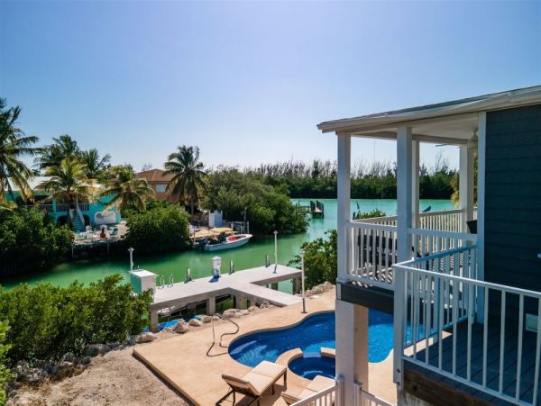 3 Bedroom Home with Private Pool, Spa & Dockage in Marathon