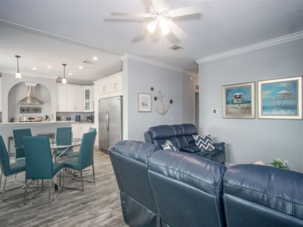 3 Bedroom Home with Private Pool, Spa & Dockage in Marathon