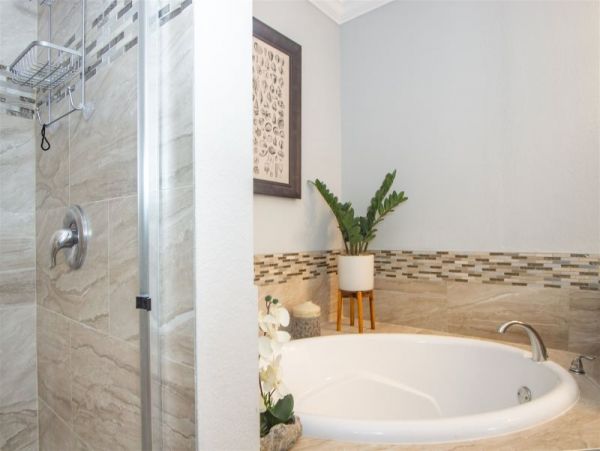 3 Bedroom Home with Private Pool, Spa & Dockage in Marathon