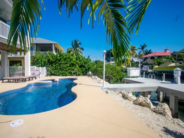 3 Bedroom Home with Private Pool, Spa & Dockage in Marathon