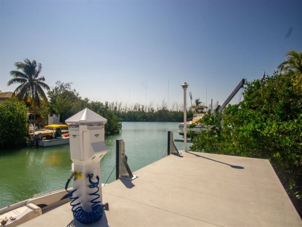 3 Bedroom Home with Private Pool, Spa & Dockage in Marathon