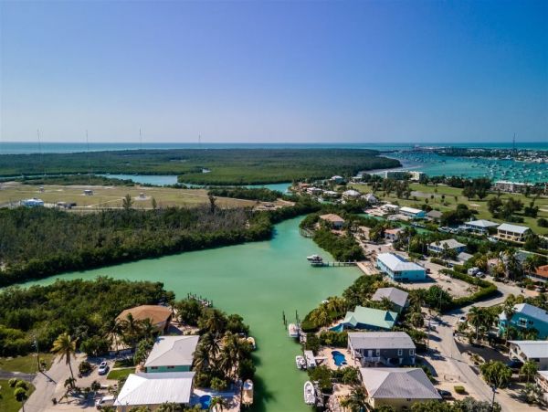 3 Bedroom Home with Private Pool, Spa & Dockage in Marathon