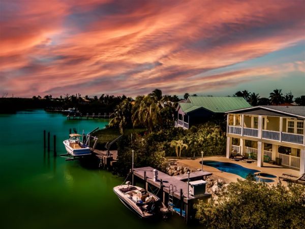 3 Bedroom Home with Private Pool, Spa & Dockage in Marathon
