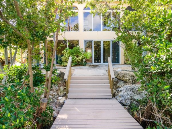 Five Bedroom Keys Pool Home Stunning