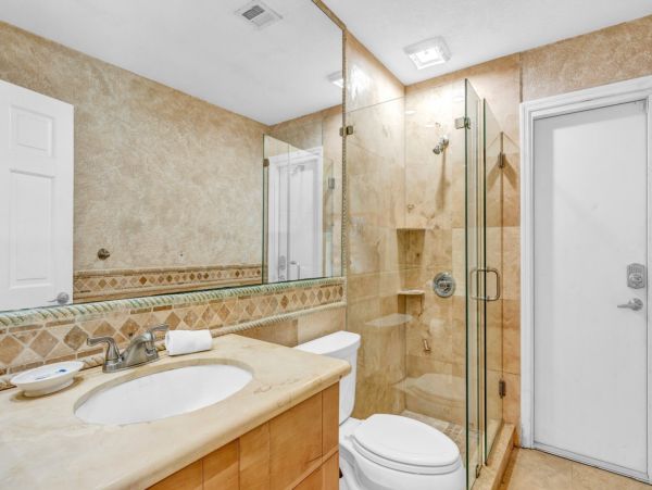 Five Bedroom Keys Pool Home Stunning