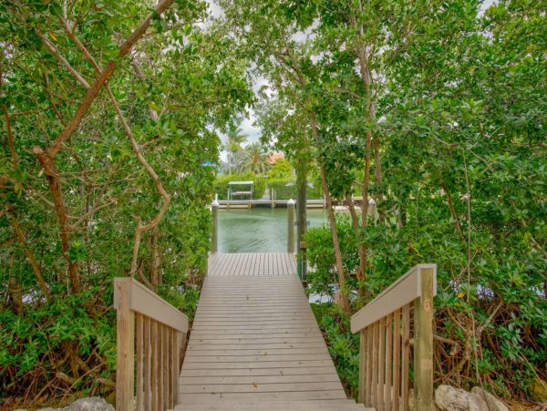 Five Bedroom Keys Pool Home Stunning