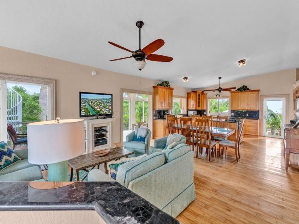 Five Bedroom Keys Pool Home Stunning