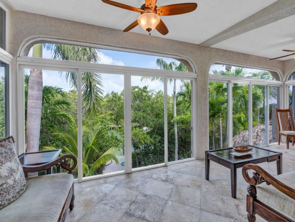 Five Bedroom Keys Pool Home Stunning