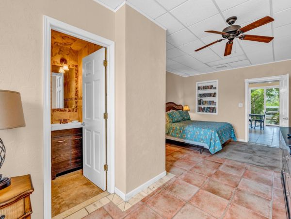 Five Bedroom Keys Pool Home Stunning