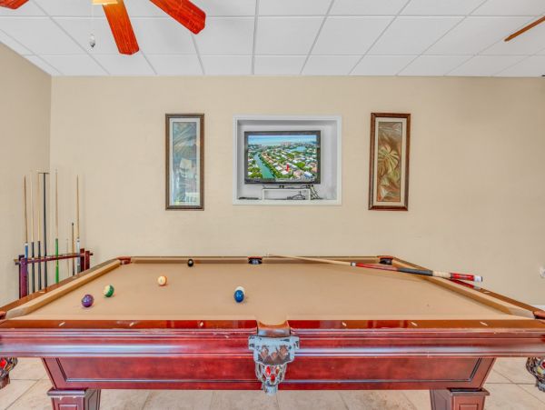 Five Bedroom Keys Pool Home Stunning