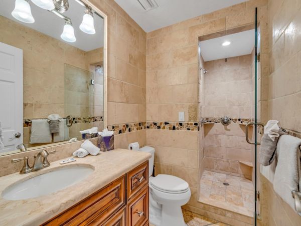 Five Bedroom Keys Pool Home Stunning