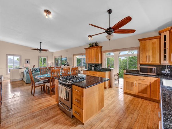Five Bedroom Keys Pool Home Stunning