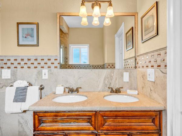 Five Bedroom Keys Pool Home Stunning