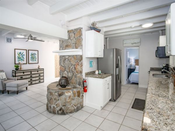 Gorgeous Views, Hot Tub, Dockage and Private Pool