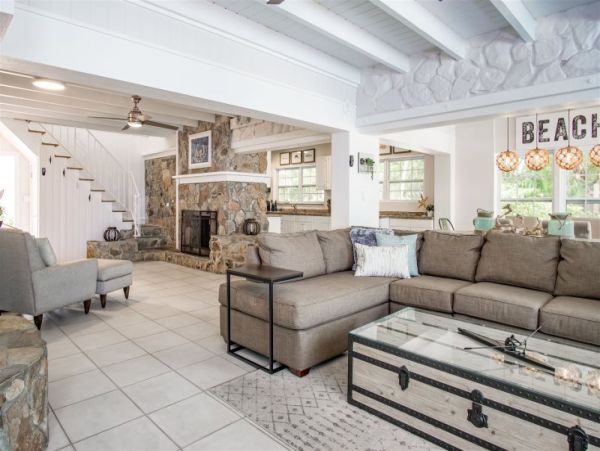 Gorgeous Views, Hot Tub, Dockage and Private Pool