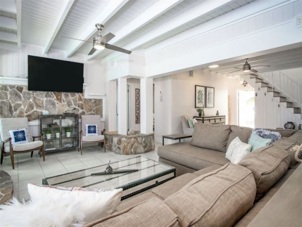 Gorgeous Views, Hot Tub, Dockage and Private Pool