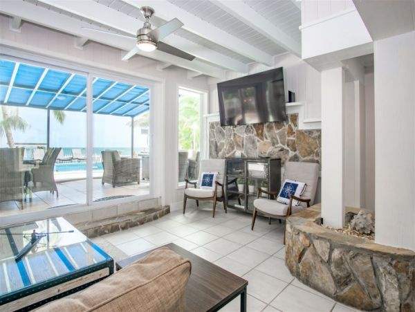 Gorgeous Views, Hot Tub, Dockage and Private Pool
