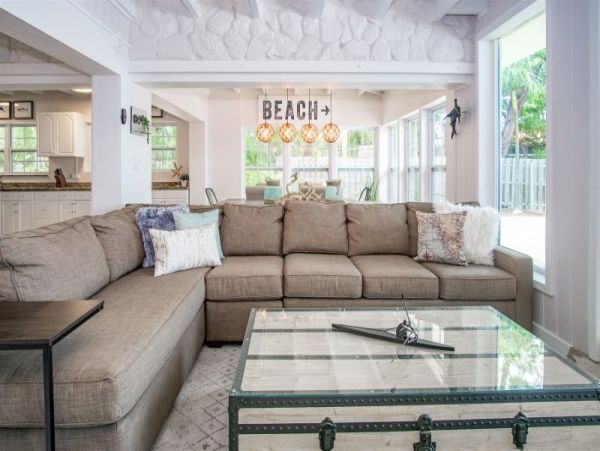 Gorgeous Views, Hot Tub, Dockage and Private Pool