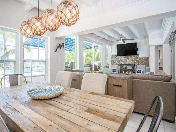 Gorgeous Views, Hot Tub, Dockage and Private Pool
