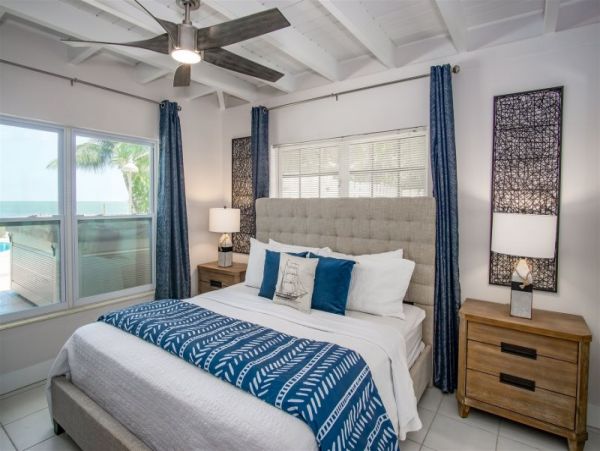 Gorgeous Views, Hot Tub, Dockage and Private Pool