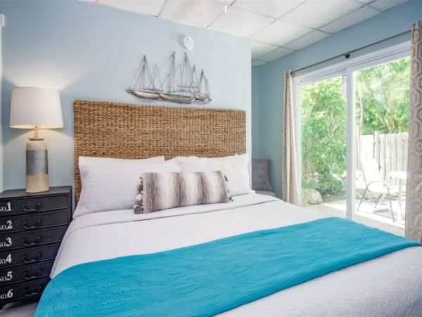 Gorgeous Views, Hot Tub, Dockage and Private Pool