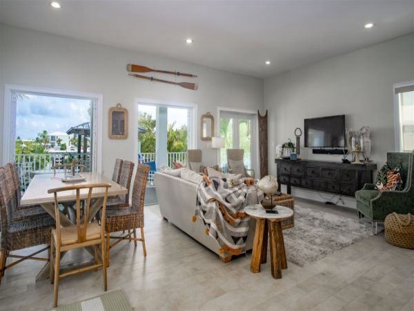 Magnificent Marathon Vacation Villa Four Bedrooms