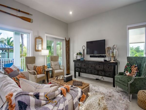Magnificent Marathon Vacation Villa Four Bedrooms