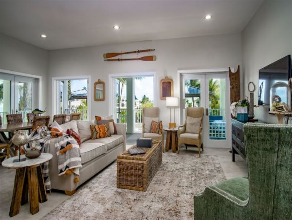 Magnificent Marathon Vacation Villa Four Bedrooms