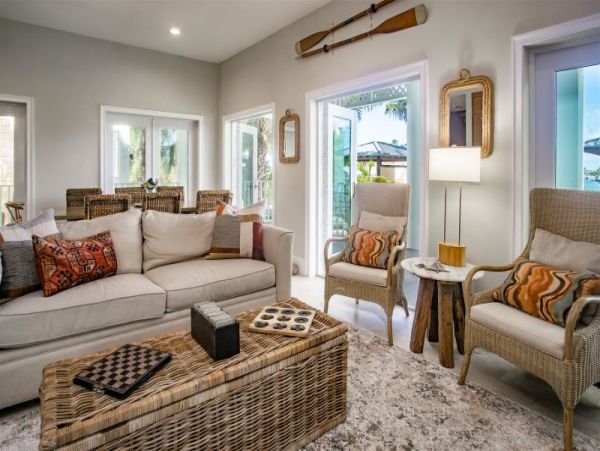 Magnificent Marathon Vacation Villa Four Bedrooms