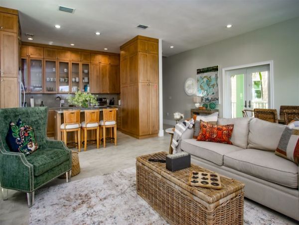 Magnificent Marathon Vacation Villa Four Bedrooms
