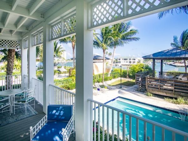 Magnificent Marathon Vacation Villa Four Bedrooms