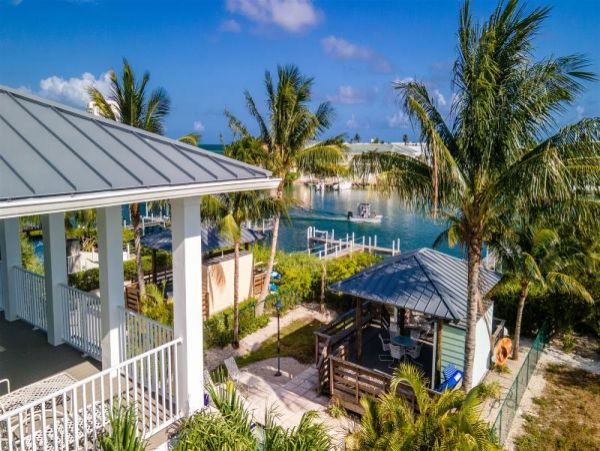 Magnificent Marathon Vacation Villa Four Bedrooms