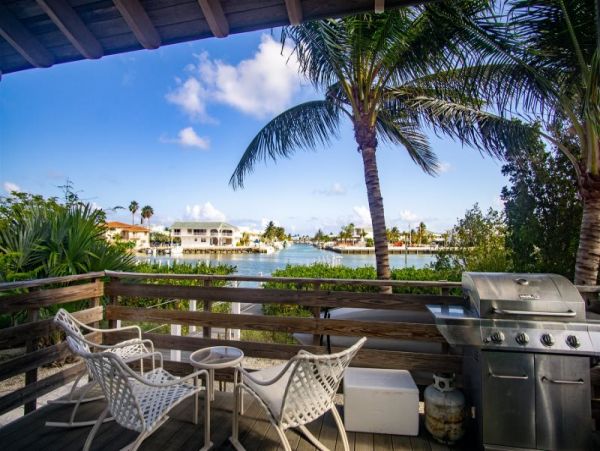 Magnificent Marathon Vacation Villa Four Bedrooms