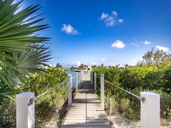 Magnificent Marathon Vacation Villa Four Bedrooms