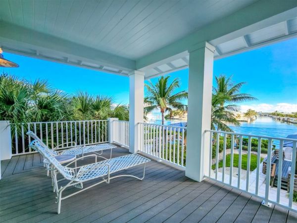 Magnificent Marathon Vacation Villa Four Bedrooms