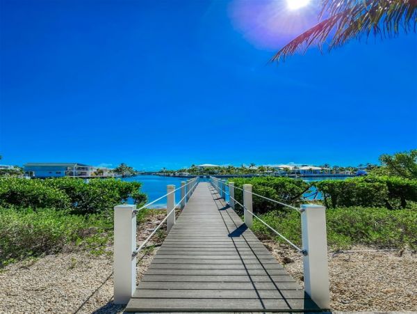 Magnificent Marathon Vacation Villa Four Bedrooms